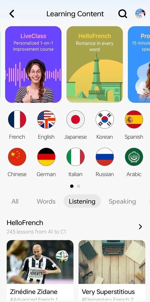 HelloTalk provides a variety of learning content, including Live Class sessions and word games.